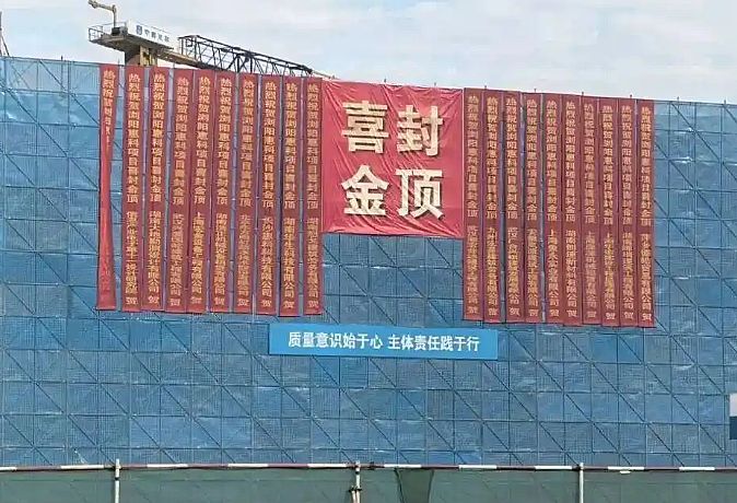 创新激荡与格局重塑:2025中国LED与商显产业十大事件全景深析