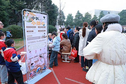 ��Ԫ�����껪���³̡�  �ɶ���֥����ҽ��������Ȫ�⻪��ɽѧУ�Ļ�ʢ��