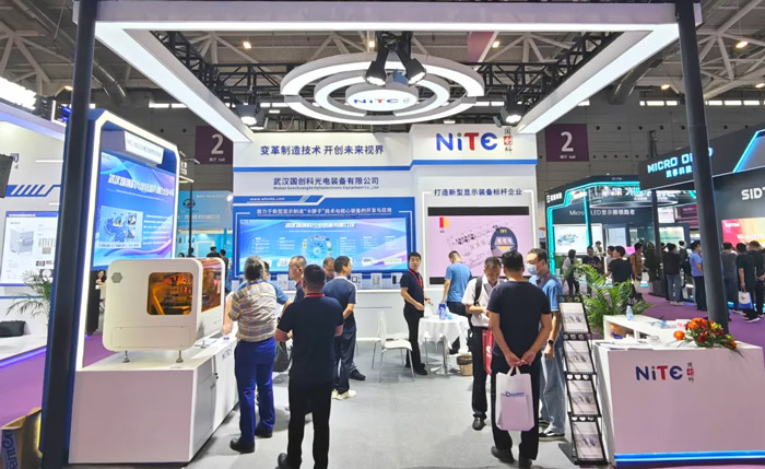 京东方、华星两大路线交出关键节点答卷,打破韩系垄断,中大尺寸OLED正加速落地