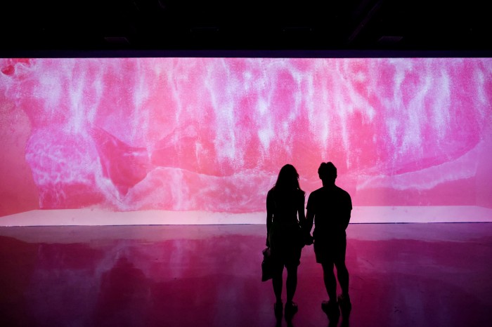 光影为笔,技术为基:巴可工程投影重构ARTE MUSEUM沉浸式数字艺术新体验