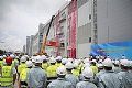 和辉光电上海6代柔性AMOLED生产线启动设备安装,推出首款柔性OLED面板
