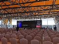 SE M-F3A无号角有源阵列扩声系统吹响千人金色大帐的号角