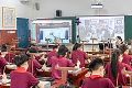 2025世界数字教育大会:光峰投影点亮沌口小学智慧书法课堂