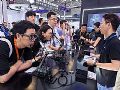 CIOE΢��ʾ���߾��٣�Micro‑LED�����OLED��LCOS��˭�ȿ�λAR������